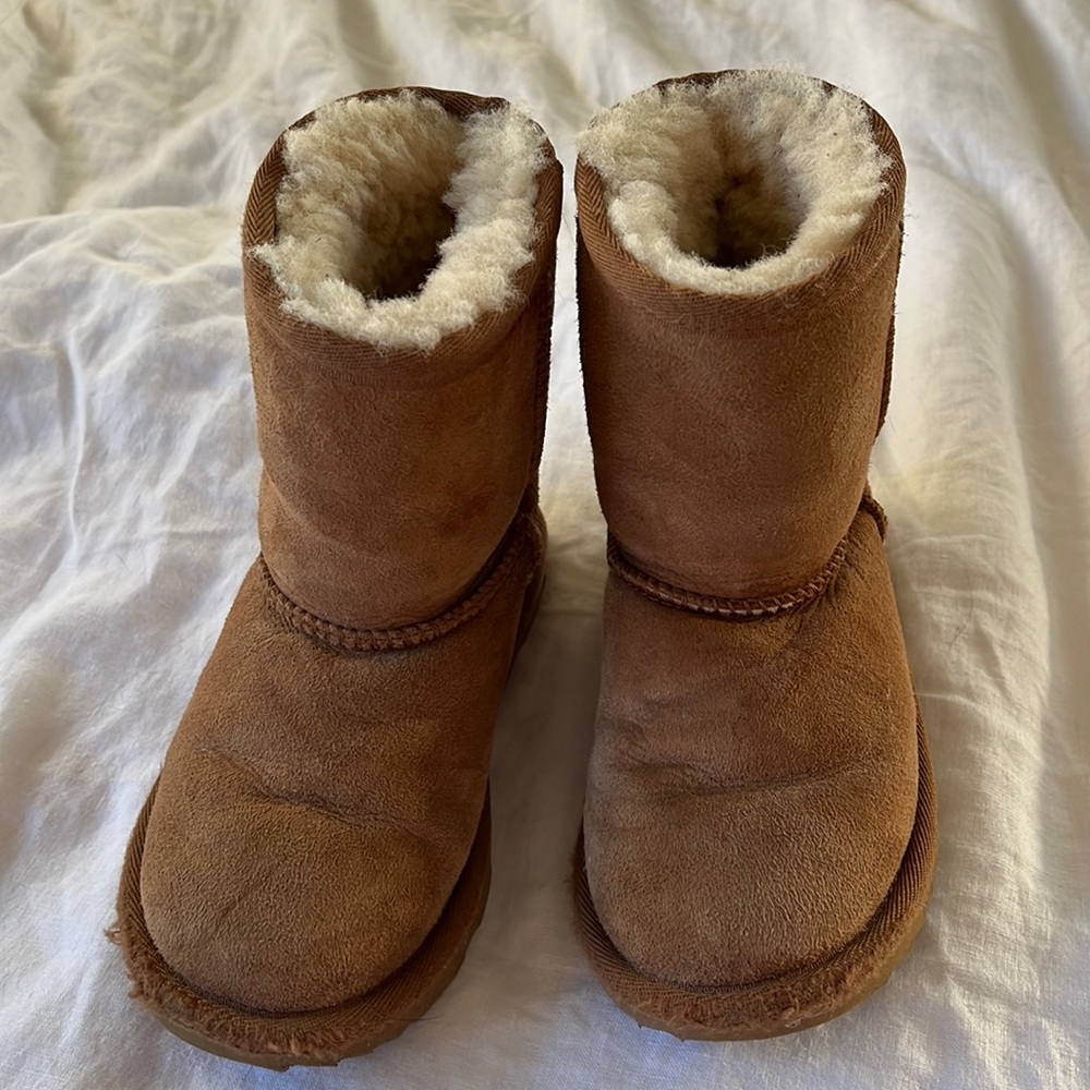 Gently used sz 11 kids Uggs